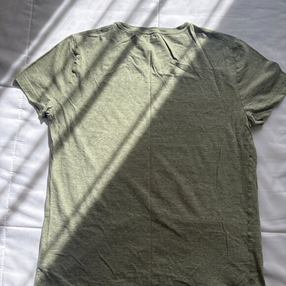 Banana Republic Men’s Classic - Picture 2 of 5